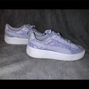 Lavender platform pumas